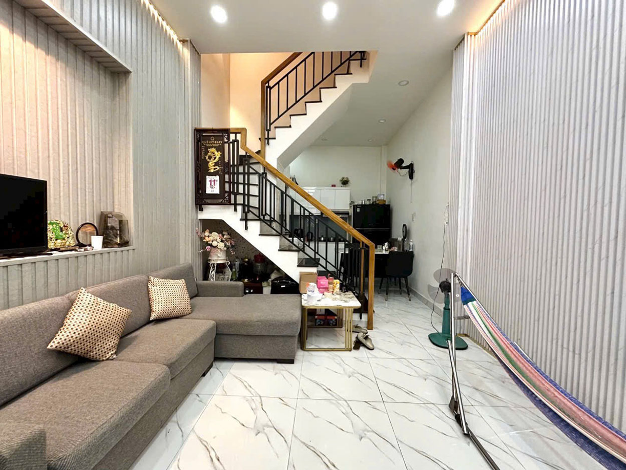 Nhà phố 3 lầu, 5 phòng, full nội thất Khu Thời Trang Lê Văn Sỹ - Có Hợp Đồng thuê 28triệu/tháng